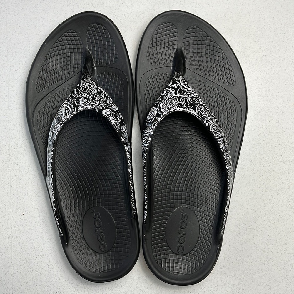 Oofos OOlala Women’s Flip Flop Sandals size 38